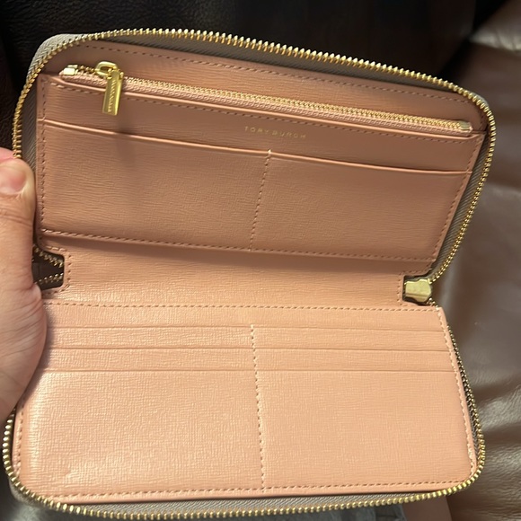 Tory Burch zip around wallet - Picture 3 of 3